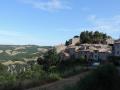Borgo di Rocchette di Fazio con vista sul Bosco di Rocconi