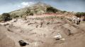 Panoramica dello scavo archeologico di San Vincenzo (Isola di Stromboli). Sullo sfondo la cima del vulcano.
