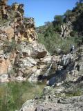 Il corso del Rio Brecca, tra meandri naturali e strutture dell'antica miniera
