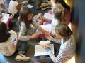 Bambini ad un laboratorio