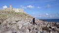 TORRE SANT'EMILIANO- Qui è possibile osservare un accumulo di grossi blocchi di roccia strappati da onde di tsunami