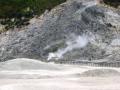 Solfatara - parete orientale del cratere con attività fumarolica e soffione