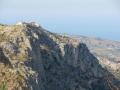 Cima del Monte Consolino con il castello normanno