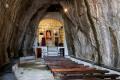 interno della grotta santuario di santa lucia
